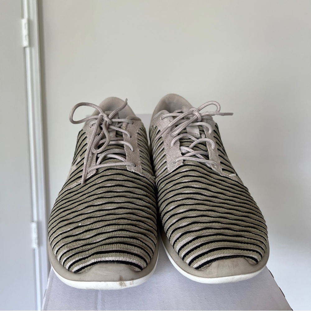 Nike Roshe Two Flyknit Neutral Olive Women’s 9.5/ Men’s 8 - Picture 2 of 6